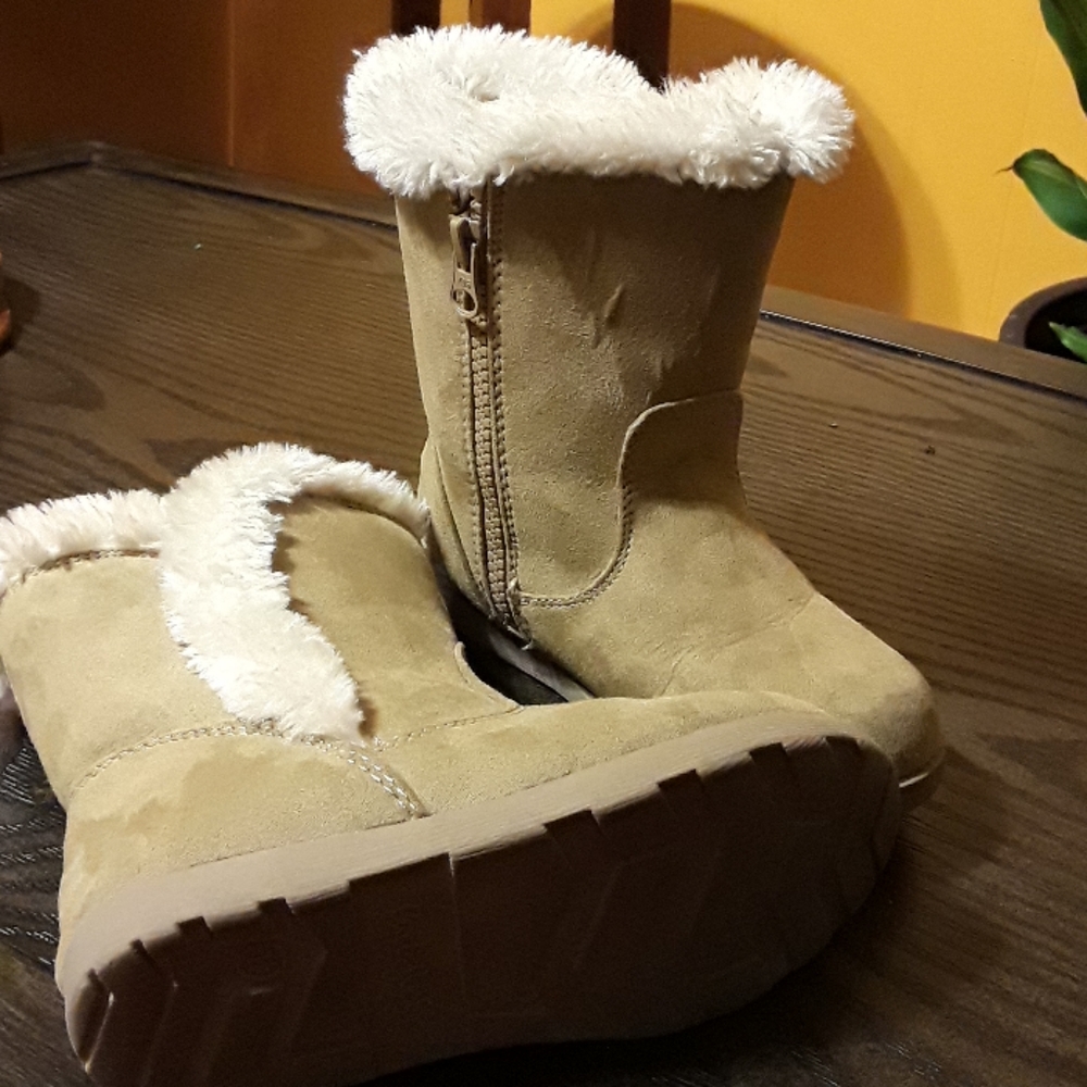 Faux fur lined winter boots